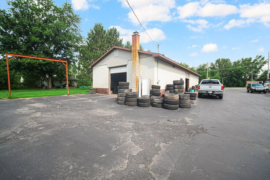 More Photos Of 0115 W State Road 10, North Judson Light Distribution For Sale