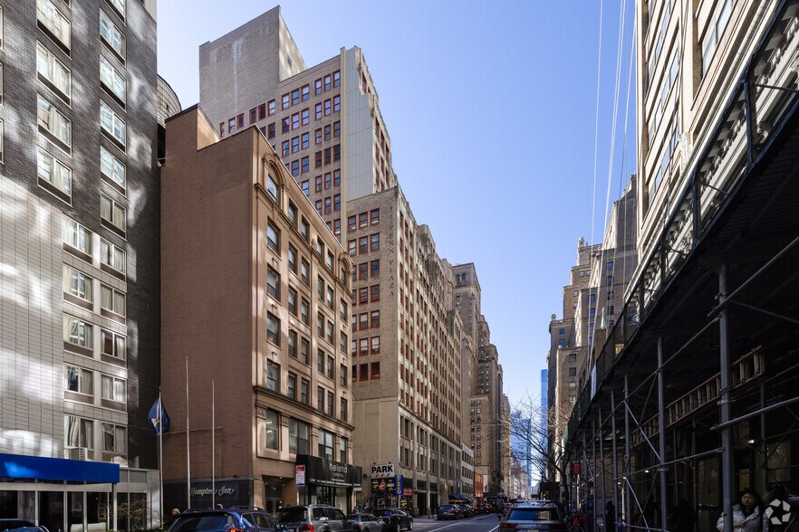 More Photos Of 132 W 31st St, New York Office For Sale