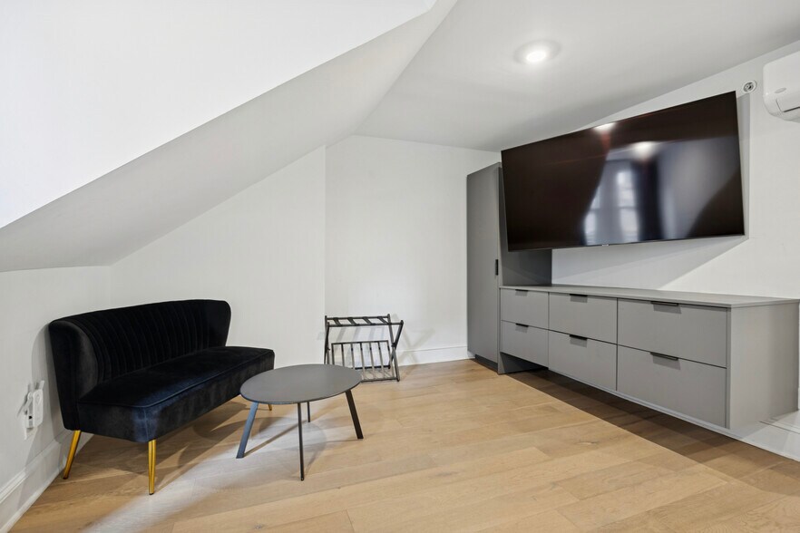 More Photos Of 1325 Spruce St, Philadelphia Hotel For Sale