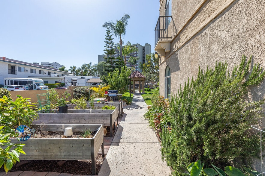 More Photos Of 18700 Florida St, Huntington Beach Apartments For Sale