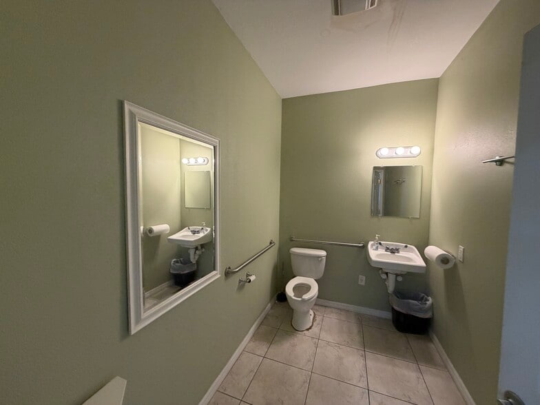 More Photos Of 1610 Central Ave, Saint Petersburg Storefront For Lease