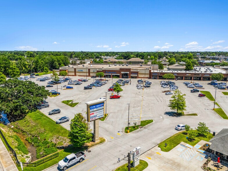 More Photos Of 2863 Ambassador Caffery Pky, Lafayette Supermarket For Sale