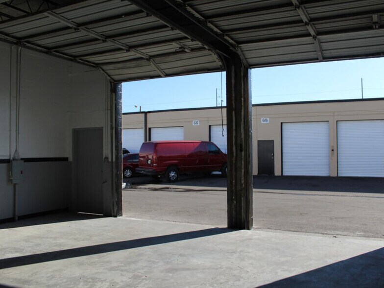 More Photos Of 104 W Seneca Ave, Tampa Flex For Lease