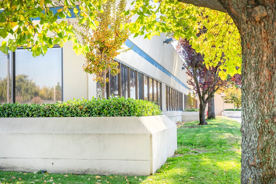 More Photos Of 201 N Sunrise Ave, Roseville Research And Development For Sale