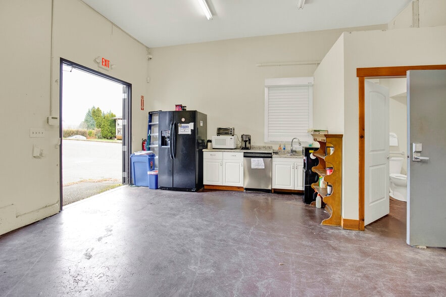 More Photos Of 222 Molalla Ave, Oregon City Storefront Retail Office For Sale