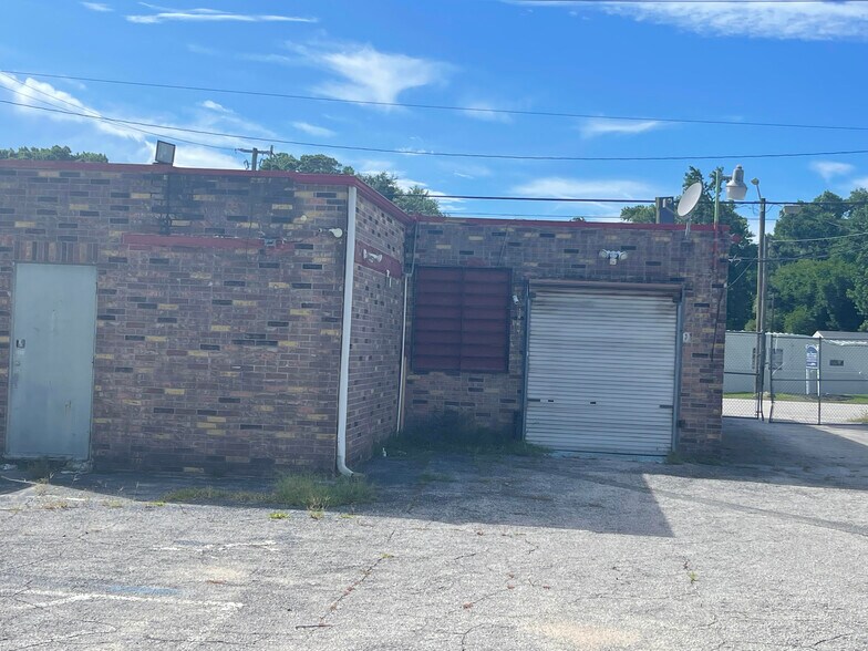 More Photos Of 833 Mason Ave, Daytona Beach Freestanding For Sale