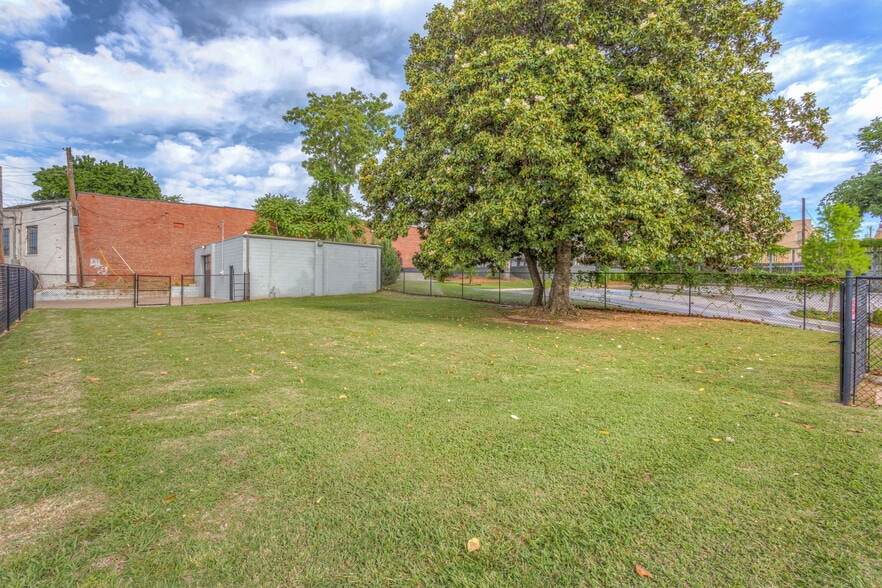 More Photos Of 1128 S Elgin Ave, Tulsa Warehouse For Lease