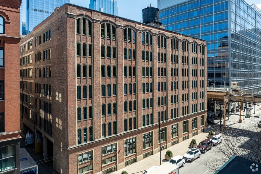 More Photos Of 560-566 W Lake St, Chicago Loft Creative Space For Lease