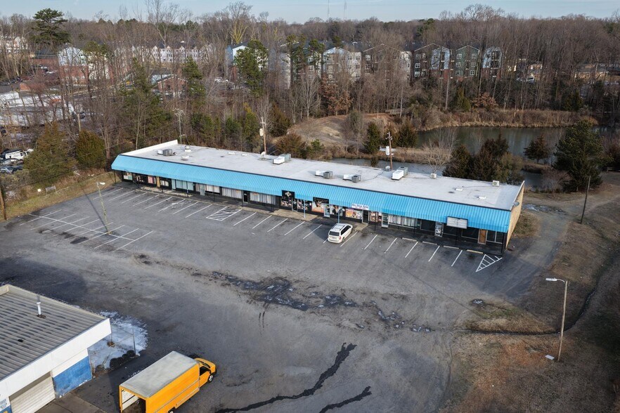 More Photos Of 4409 N Tryon St, Charlotte Auto Dealership For Sale