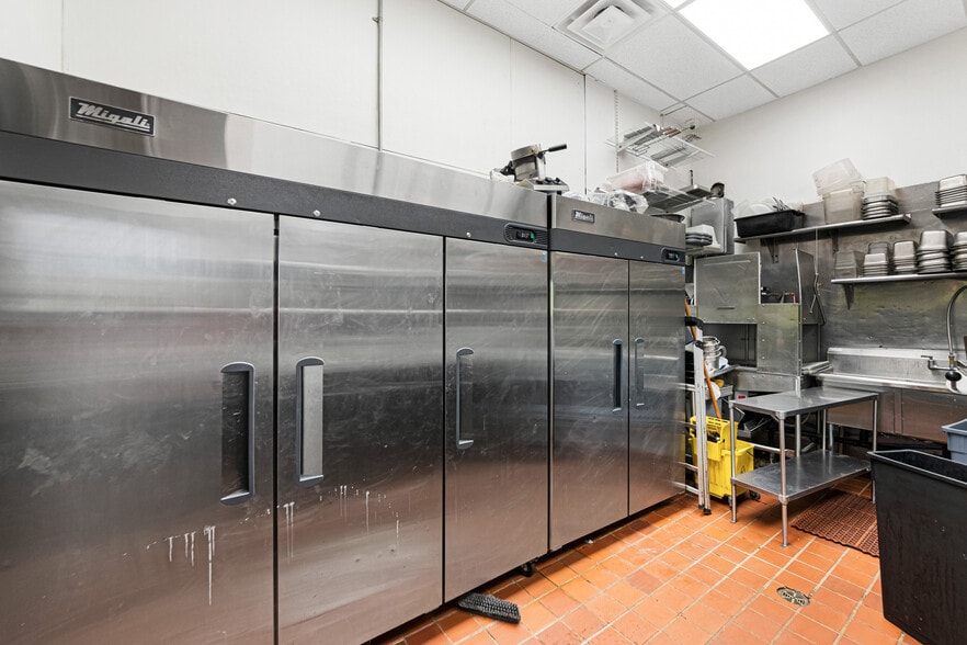 More Photos Of 4553 Arthur Kill Rd, Staten Island Freestanding For Lease