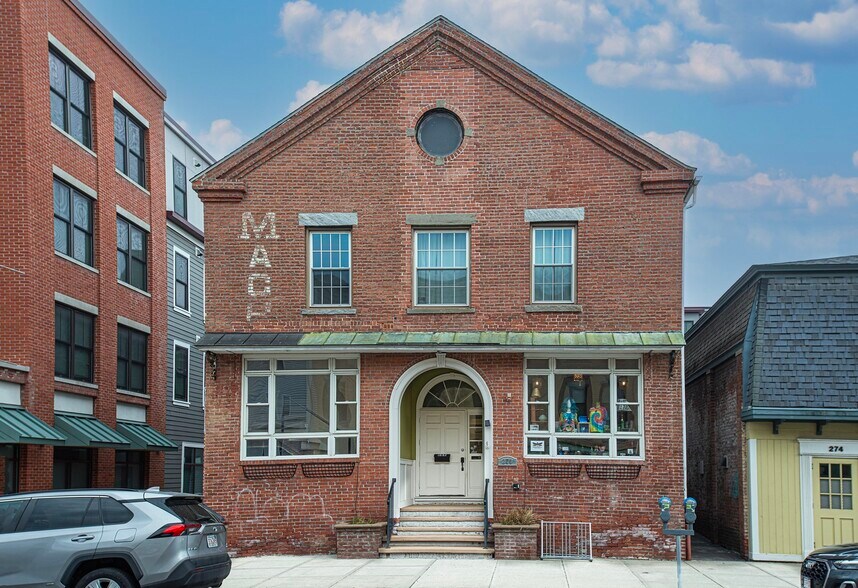 Primary Photo Of 270 Pleasant St, Northampton Office For Sale