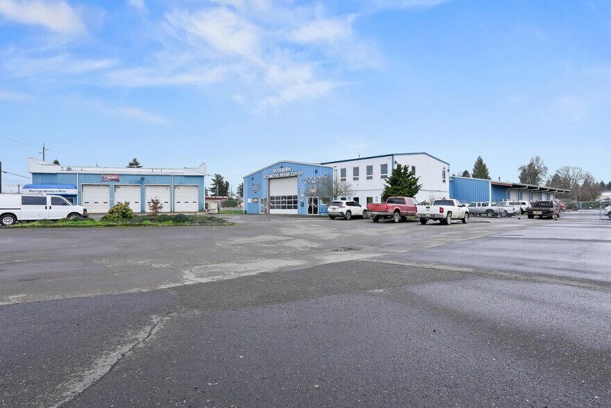 More Photos Of 555 N Pacific Hwy, Woodburn Auto Repair For Sale