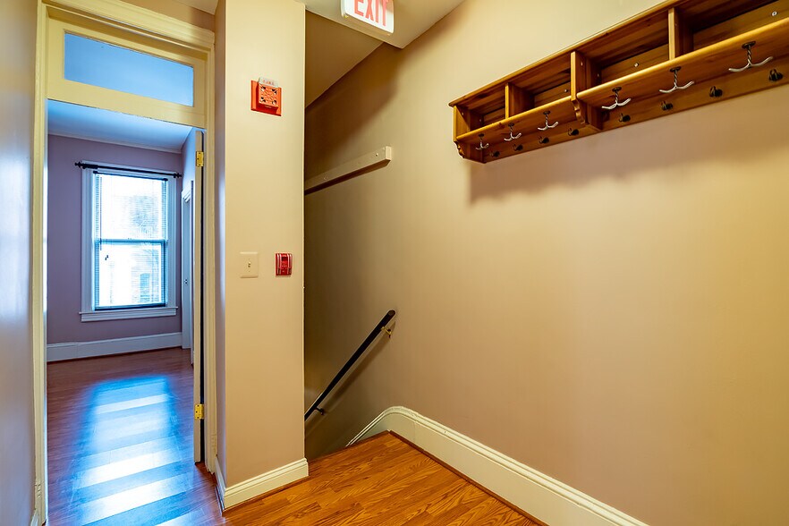 More Photos Of 1715 N St NW, Washington Office For Lease