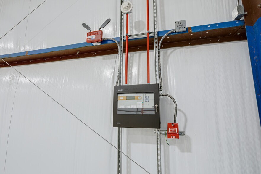 More Photos Of 6401 Centennial Blvd, Nashville Warehouse For Lease