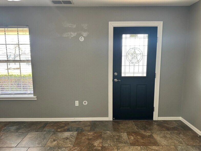 More Photos Of 1782 Key Ln, Abilene Office For Lease