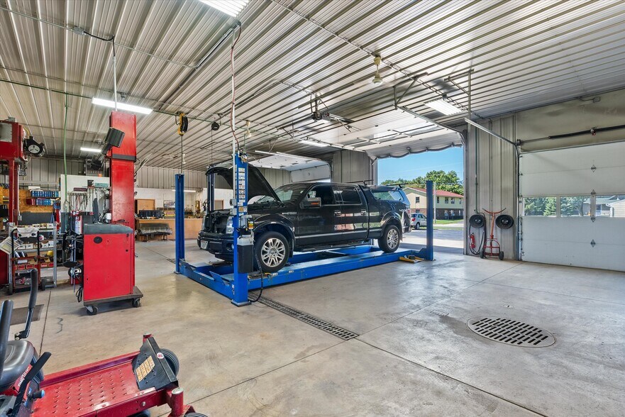 More Photos Of 214 N Commerce St, Cedar Grove Auto Repair For Sale