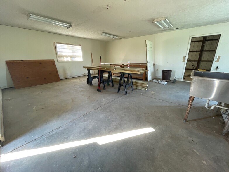 More Photos Of 7201 Arbor Rd, Lincoln Industrial For Lease