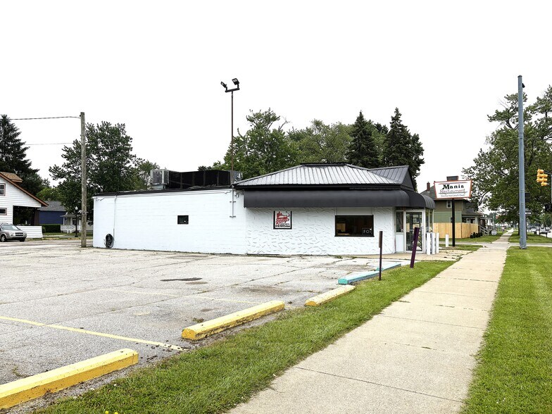 More Photos Of 1232 10th St, Port Huron General Retail For Sale