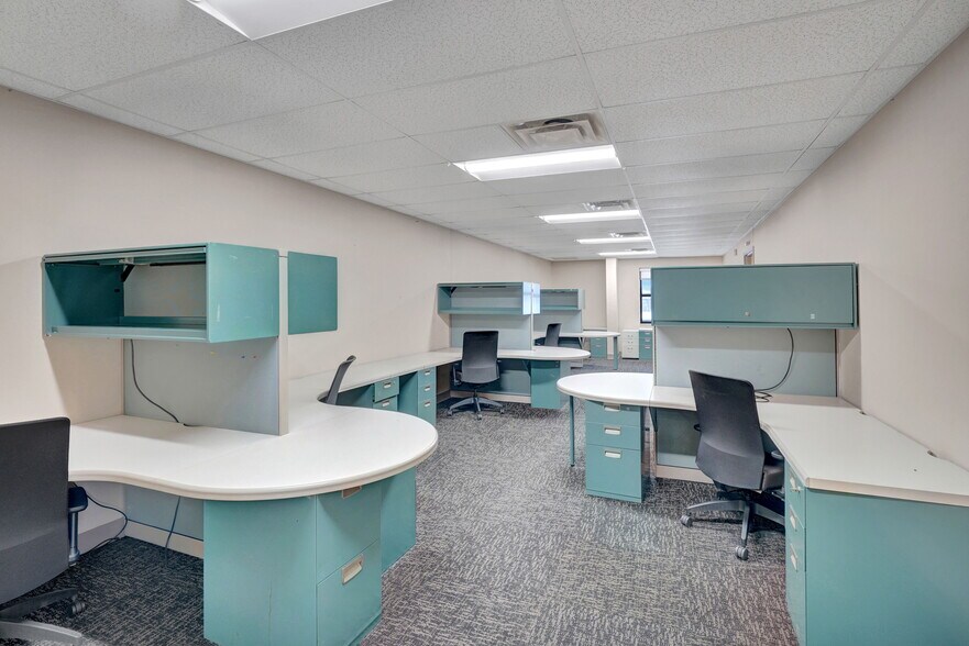 More Photos Of 26 Steele Ave, Arcade Office For Sale