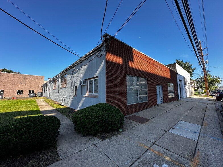 Primary Photo Of 1010 W Elizabeth Ave, Linden Warehouse For Lease
