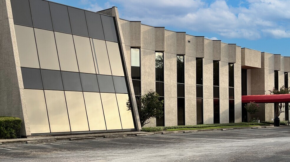 More Photos Of 909 Dairy Ashford Rd, Houston Office For Lease