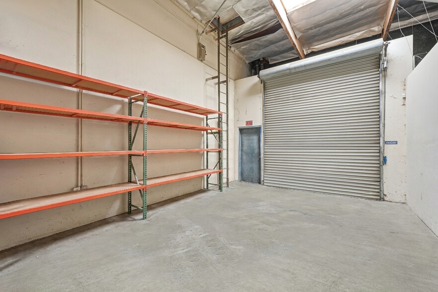 More Photos Of 228 Venture St, San Marcos Manufacturing For Sale