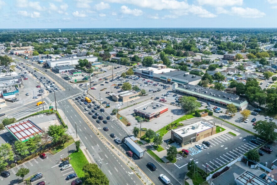 More Photos Of 3950-3990 Hempstead Tpke, Levittown Unknown For Lease