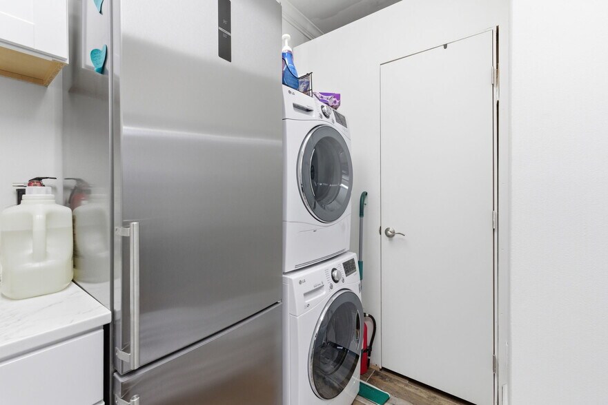 More Photos Of 181 Wind Chime Ct, Raleigh Office For Lease