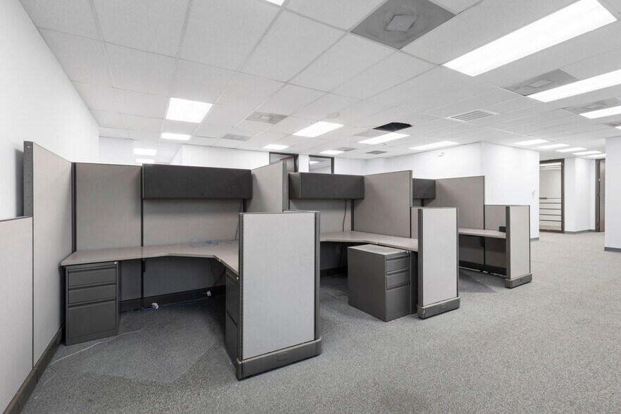 More Photos Of 17510 Red Oak Dr, Houston Office For Sale