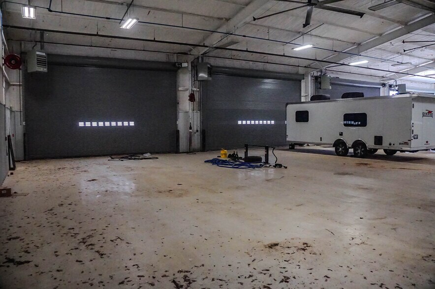 More Photos Of 3015 Fort Worth Hwy, Hudson Oaks Auto Dealership For Lease