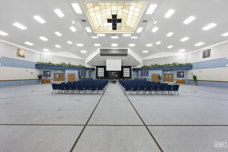 More Photos Of 425 S H St, Bakersfield Religious Facility For Sale