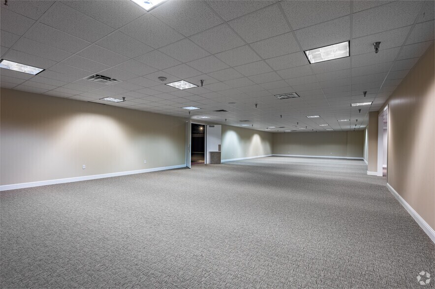 More Photos Of 4505 LBJ Fwy, Farmers Branch Freestanding For Lease