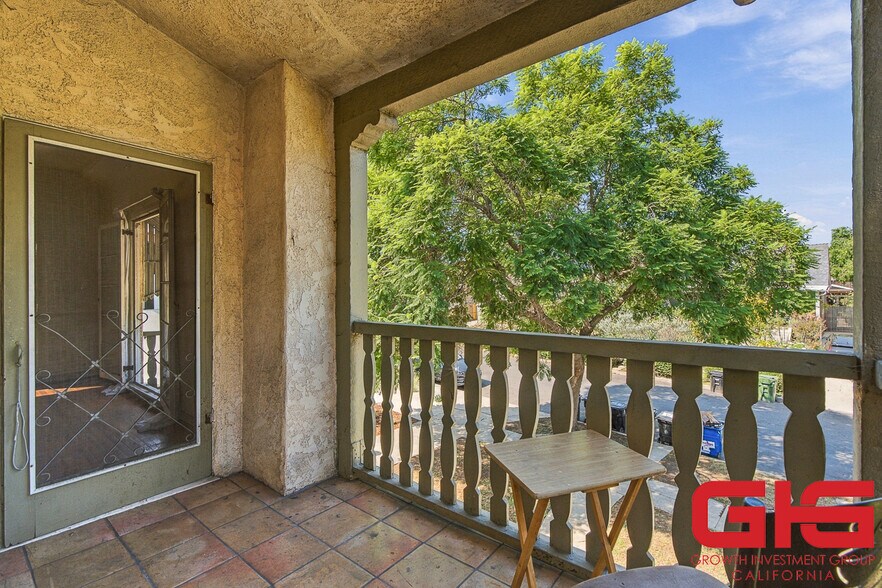 More Photos Of 1118 S Sycamore Ave, Los Angeles Apartments For Sale