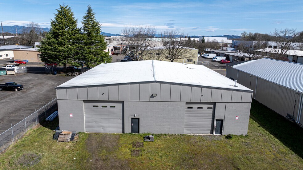 More Photos Of 174 Wallis St, Eugene Warehouse For Sale