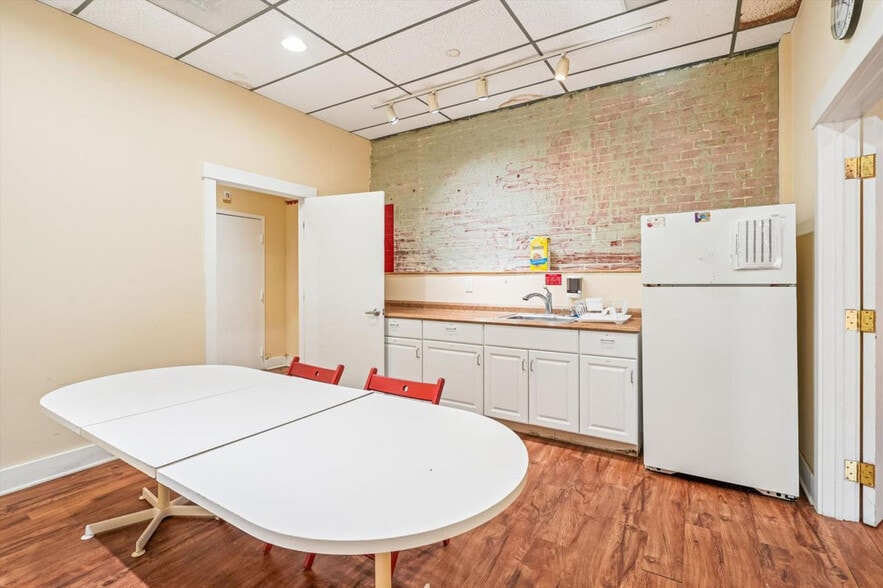 More Photos Of 113 Aileen Rd, Flint Hill Warehouse For Sale