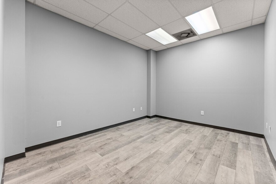 More Photos Of 3917 Old Flowery Branch Rd, Oakwood Flex For Lease