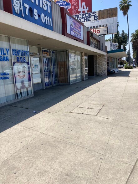More Photos Of 17718-17724 Sherman Way, Reseda Storefront For Lease