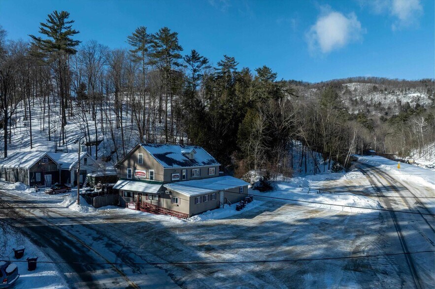 More Photos Of 25 North St, Proctor Restaurant For Sale
