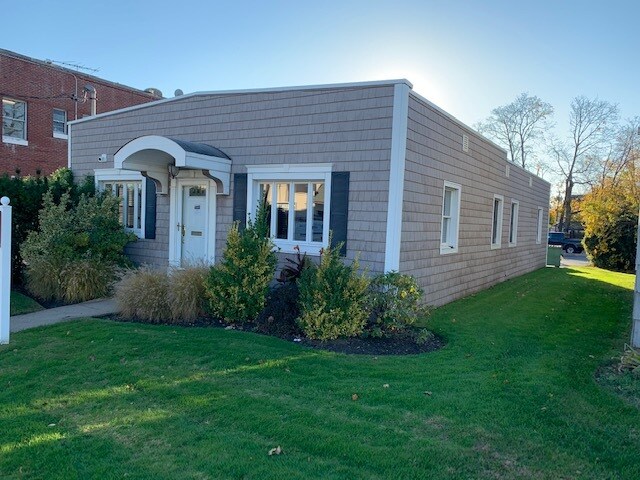 More Photos Of 12 Bank Ave, Smithtown Office For Lease