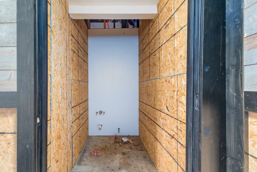 More Photos Of 903 OH-152, Bloomingdale Freestanding For Sale