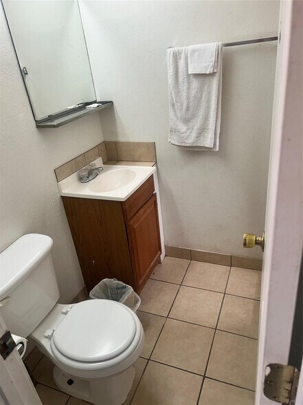 More Photos Of 1408 E Wise St, Bowie Hotel For Sale