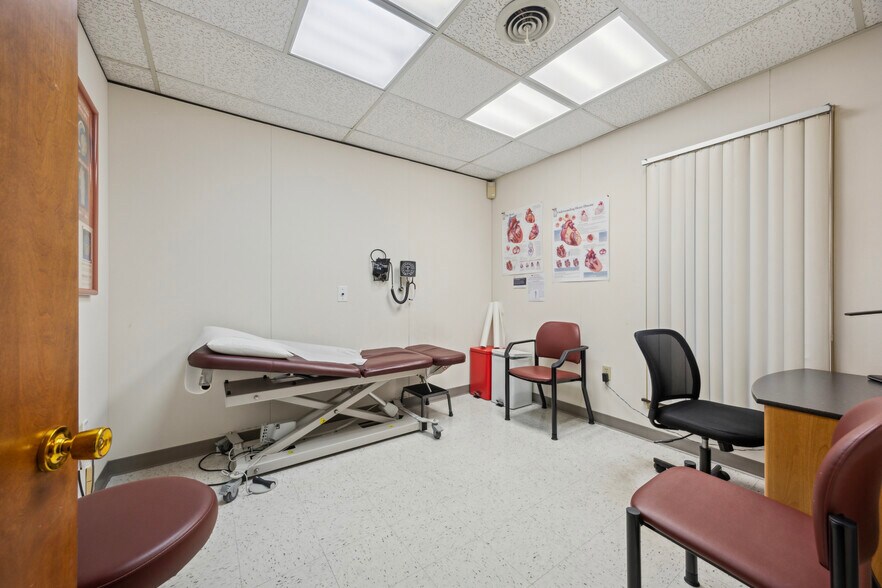 More Photos Of 1569 Medical Dr, Pottstown Office For Sale