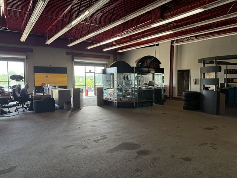 More Photos Of 4605 Jennings Station Rd, Saint Louis Freestanding For Sale