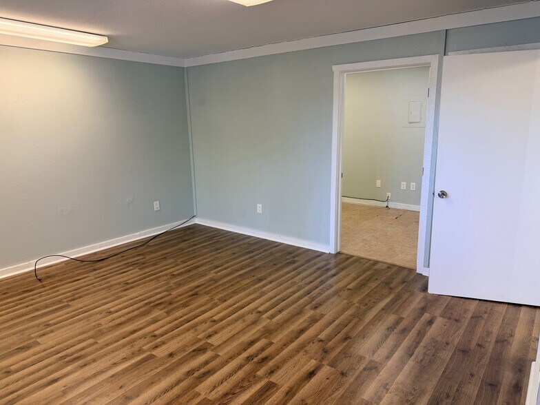 More Photos Of 1755 Sherwin Ct, Waterford Office Residential For Lease