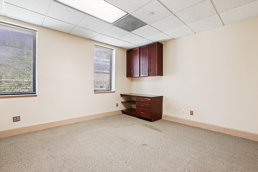 More Photos Of 1501 Duke St, Alexandria Office For Lease