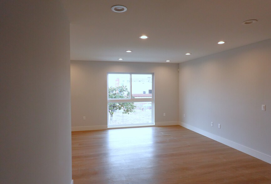 More Photos Of 935-937 N Hill St, Los Angeles Storefront Retail Residential For Sale