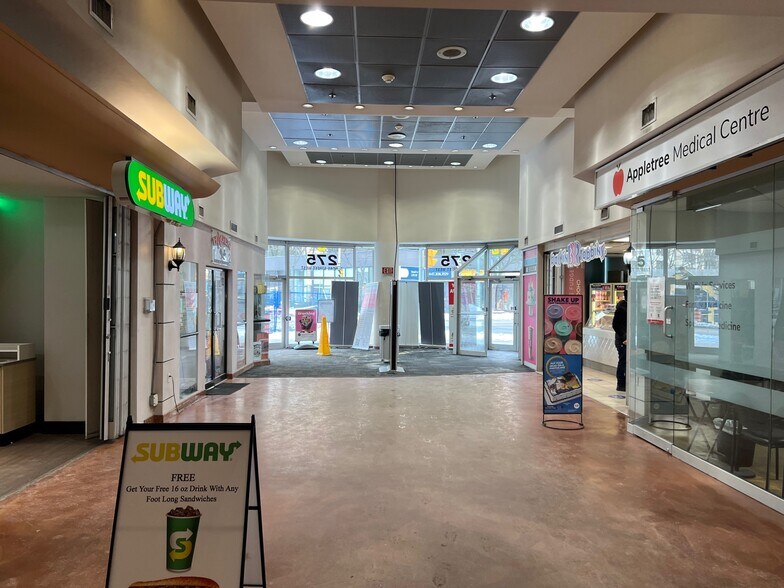 More Photos Of 275 Dundas St W, Toronto Storefront For Lease