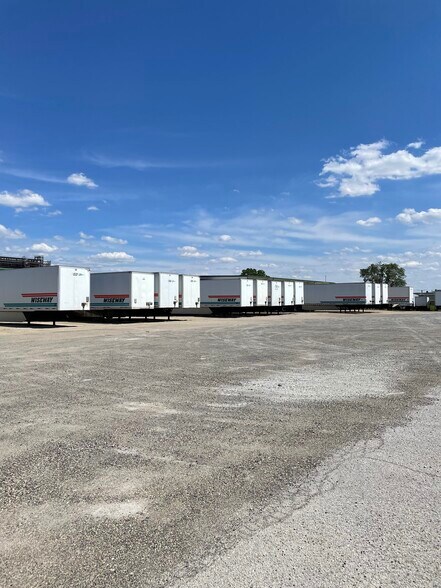 More Photos Of 106 Mooney Dr, Bourbonnais Warehouse For Lease