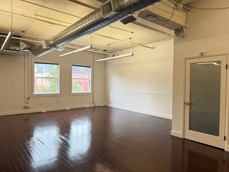 More Photos Of 1231 NW Hoyt St, Portland Loft Creative Space For Lease