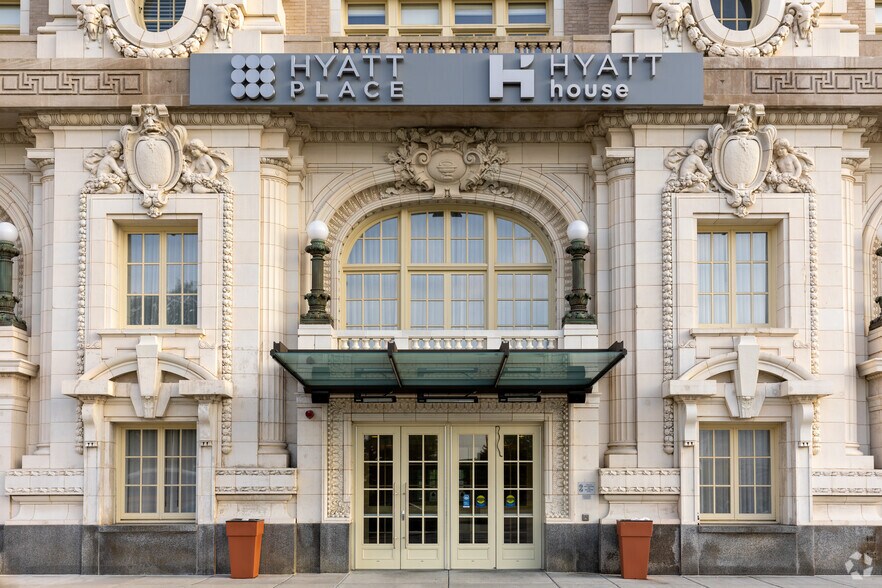 More Photos Of 1835 W Harrison St, Chicago Hospitality For Sale